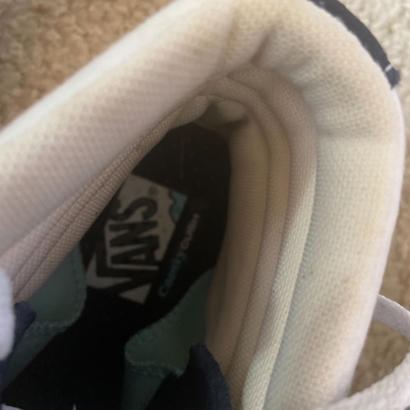 Vans - Picture 3 of 6